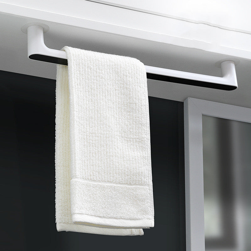 Suction cup hanger for bathroom and bathroom