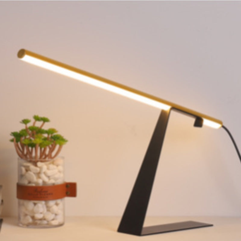 Lampe de table d'étude géométrique à long mât simple et moderne