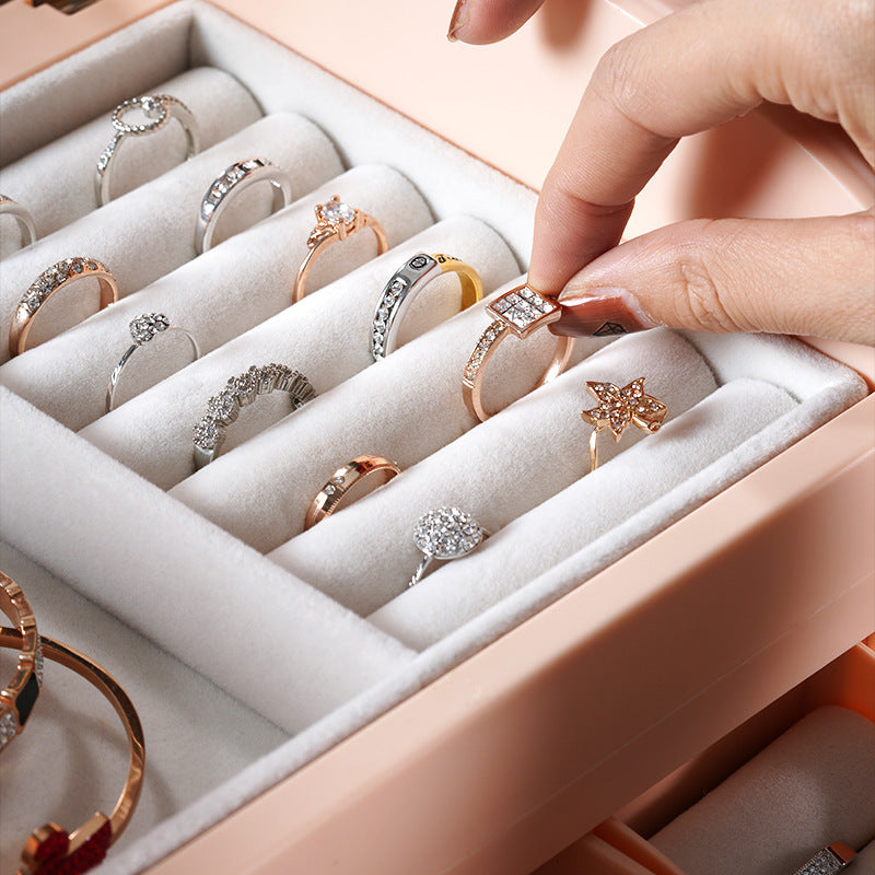 Transparent portable jewelry storage box