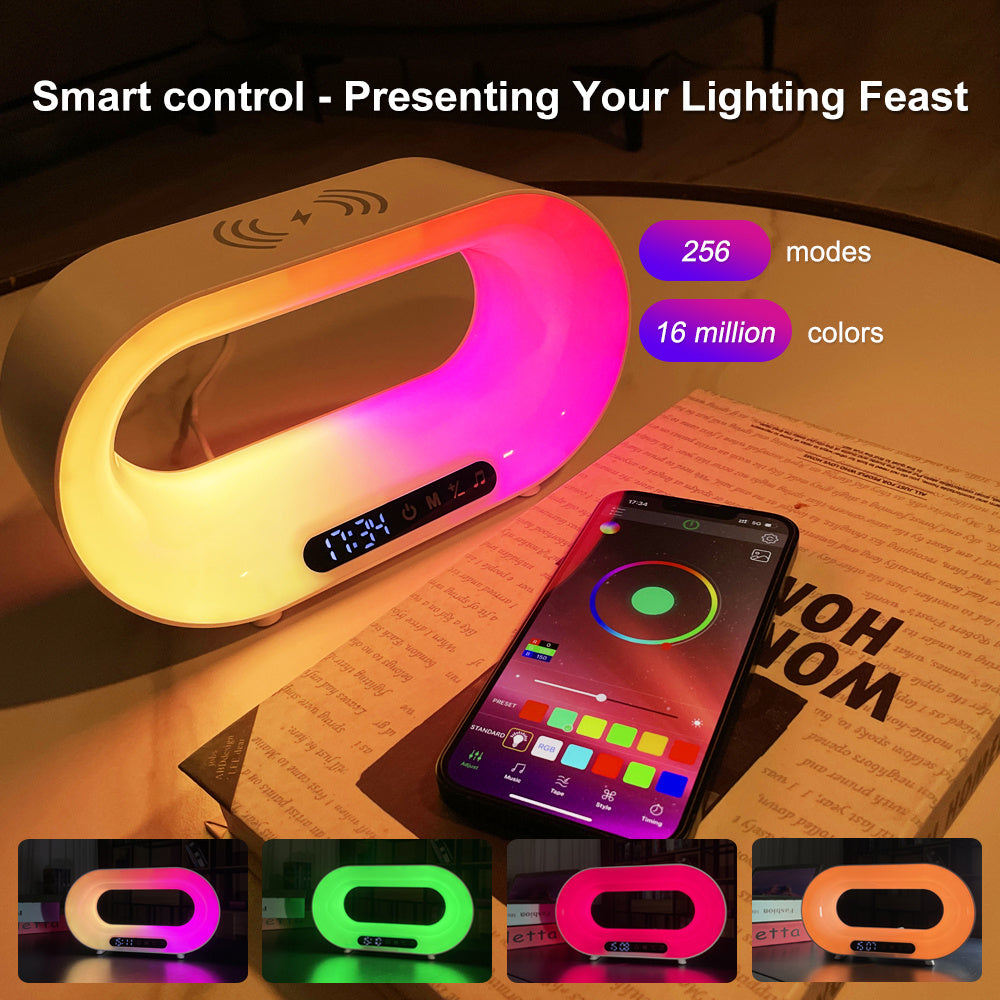 Multifunktions-3-in-1-LED-Nachtlicht APP-Steuerung RGB-Atmosphäre Schreibtischlampe Intelligenter multifunktionaler kabelloser Ladegerät-Wecker