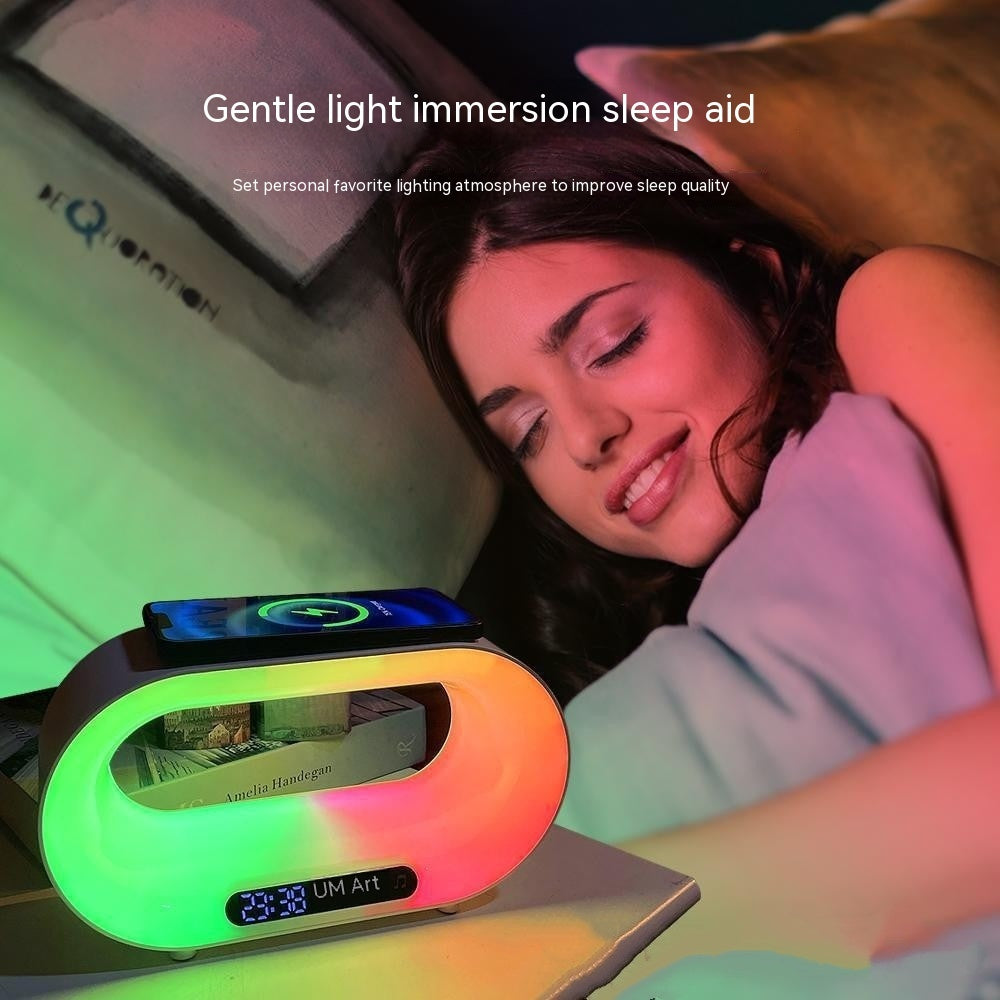 Multifunktions-3-in-1-LED-Nachtlicht APP-Steuerung RGB-Atmosphäre Schreibtischlampe Intelligenter multifunktionaler kabelloser Ladegerät-Wecker